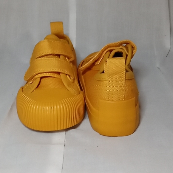 Sneakers - Picture 2 of 4